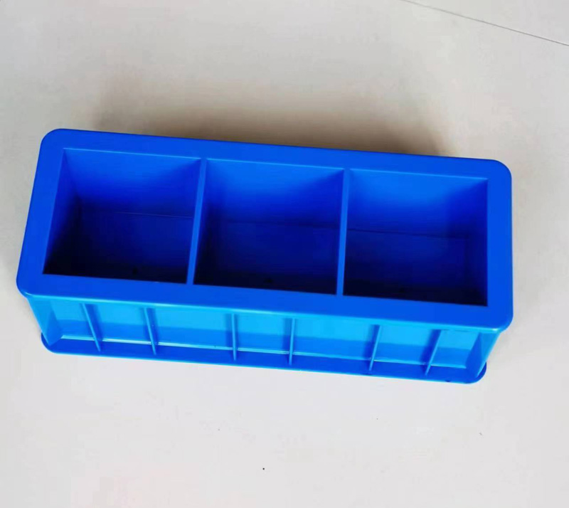 Moules 100mm pour cube en plastique en béton