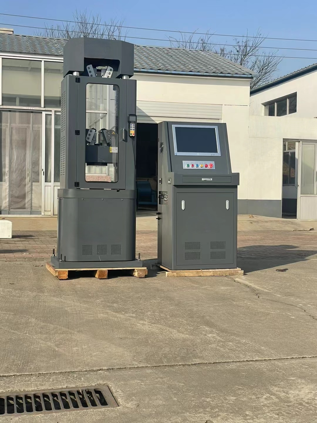 Machine d’essai universelle servo hydraulique