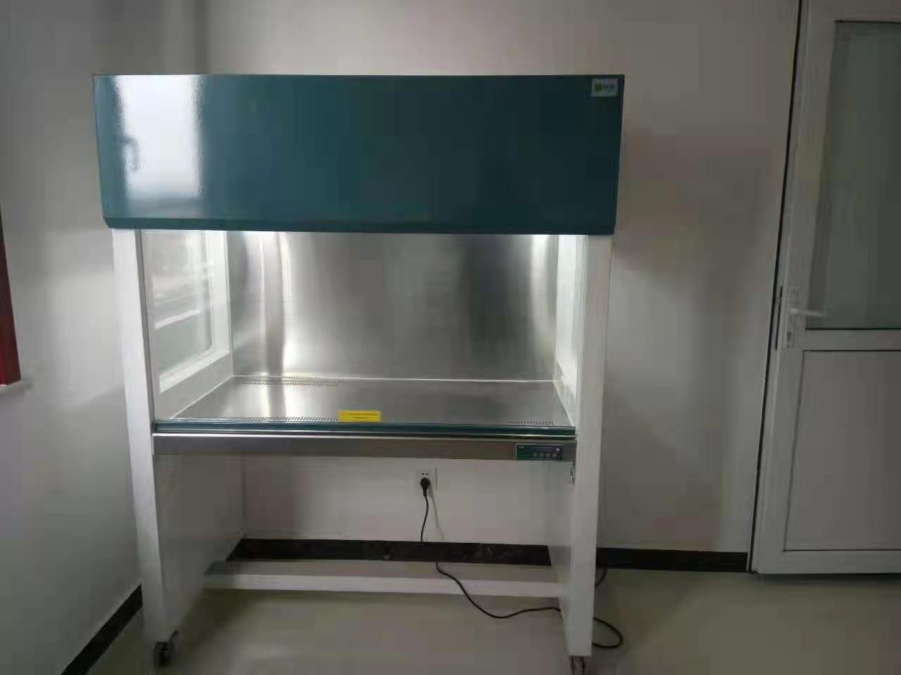 Banc propre à flux laminaire