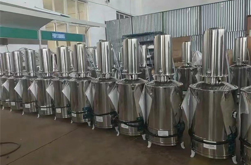 Dispositif de machine à eau distillée