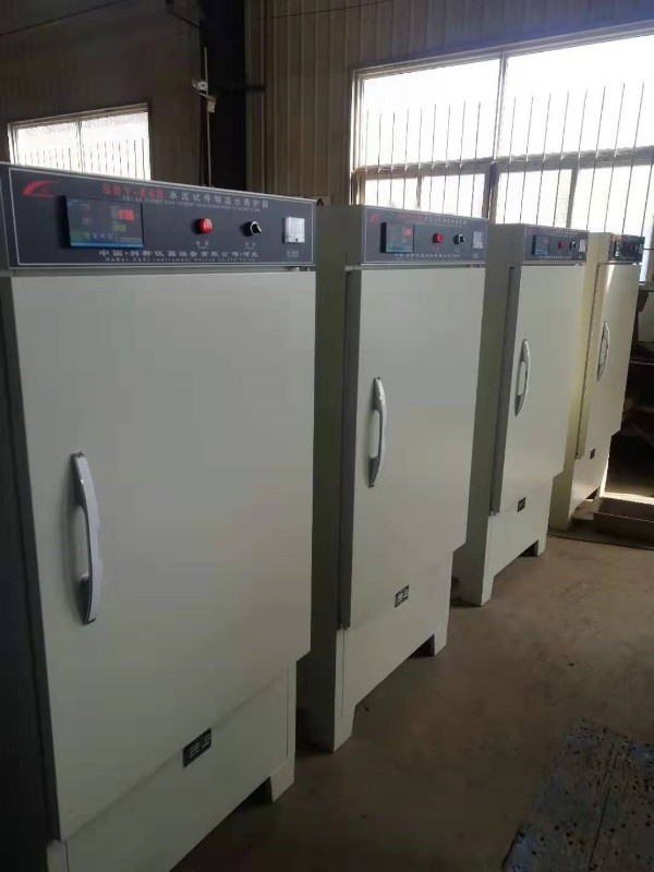 Boîte de durcissement de l’eau thermostatique en ciment
