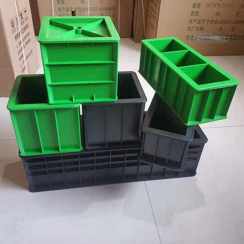 Cube en béton test de moule en plastique